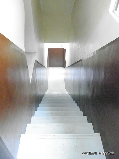階段（2Fより）